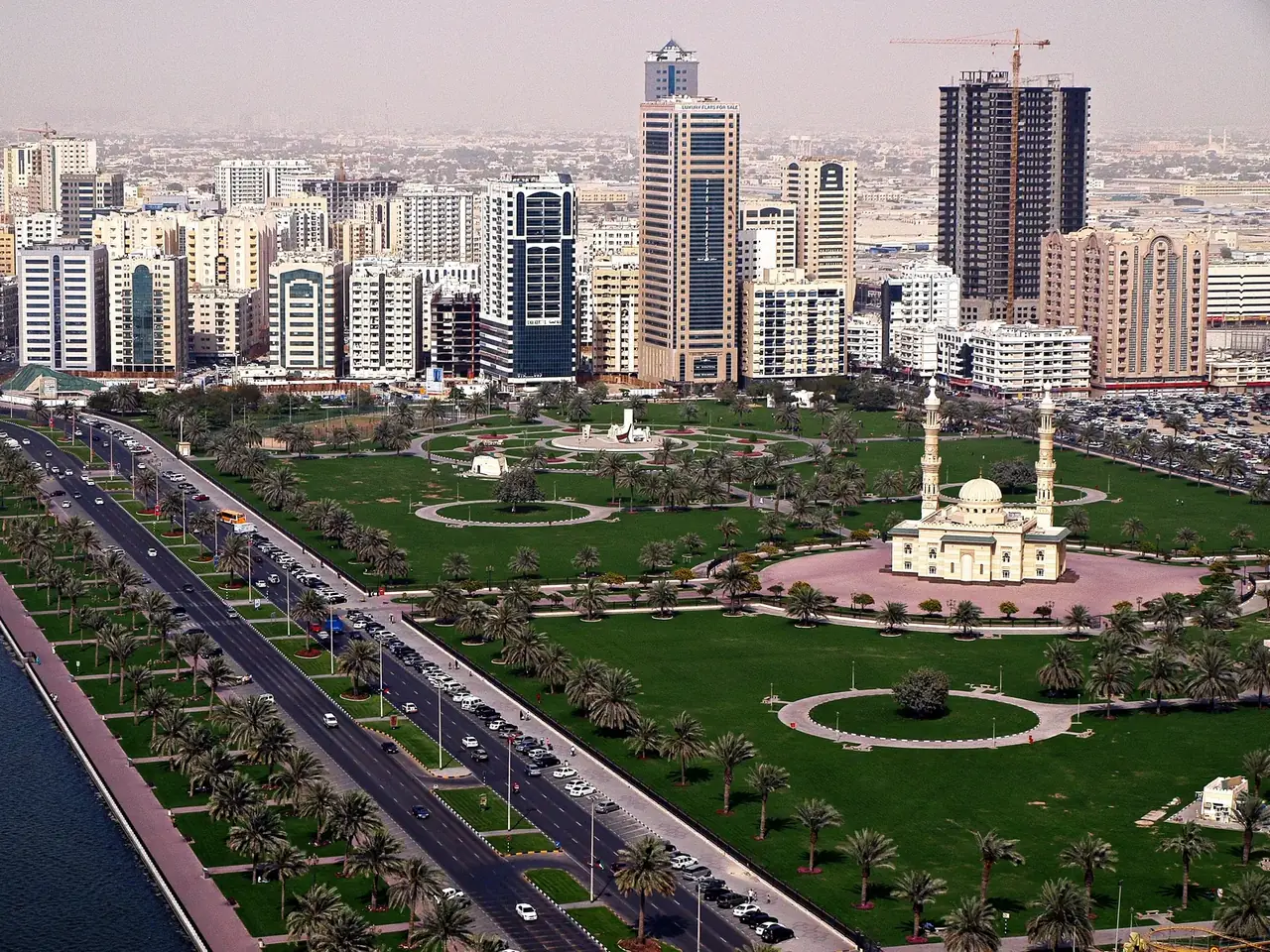 Abu Dhabi Corniche and park from above