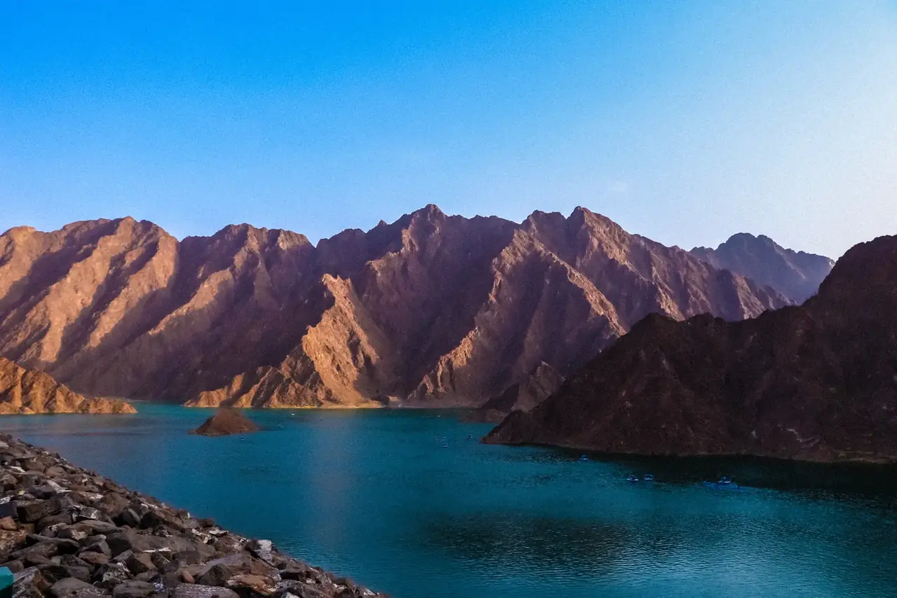 Hatta Dam reservoir and mountains
